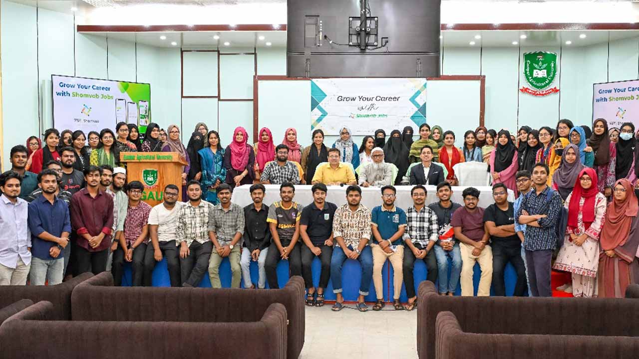 গাকৃবিতে শিক্ষার্থীদের ক্যারিয়ার গঠনে বিশেষ সেমিনার অনুষ্ঠিত