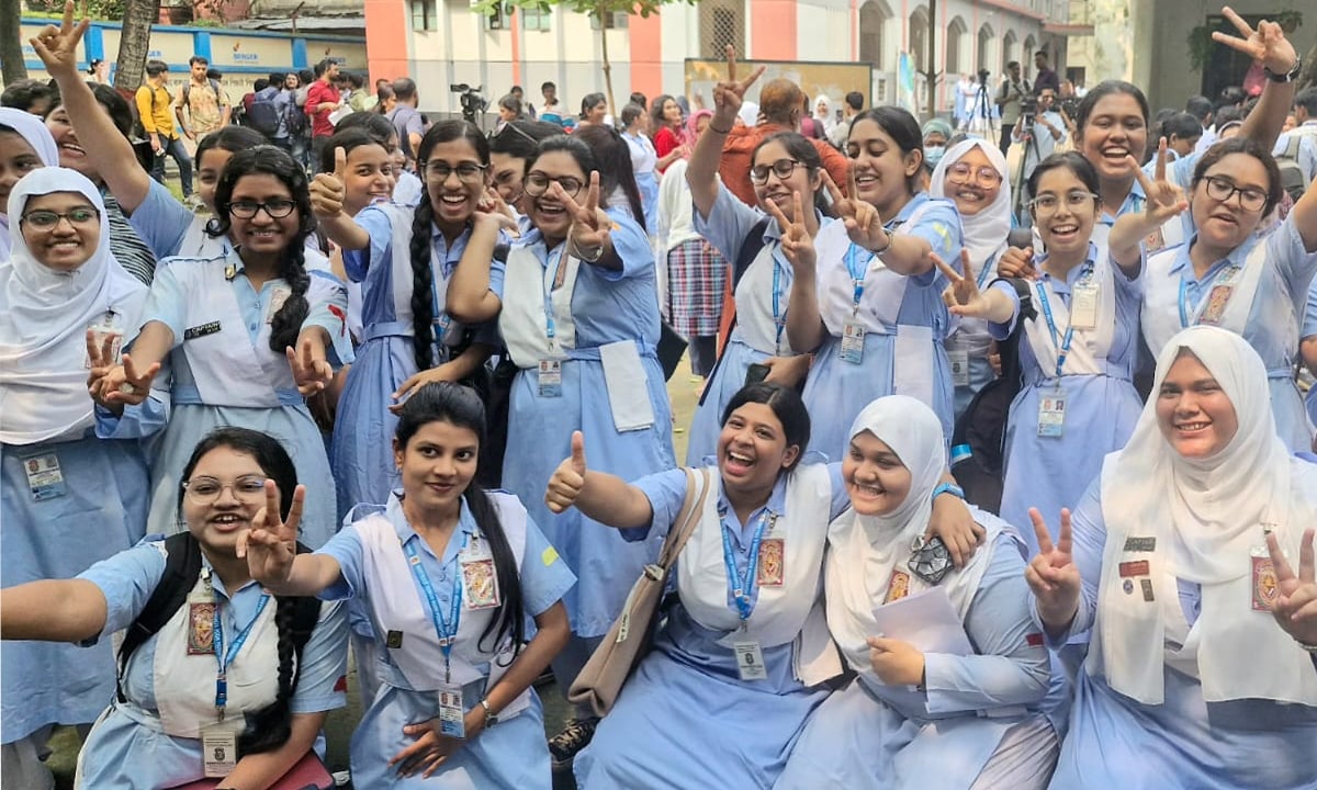 এইচএসসির ফল: কলেজে কলেজে মিশ্র প্রতিক্রিয়া