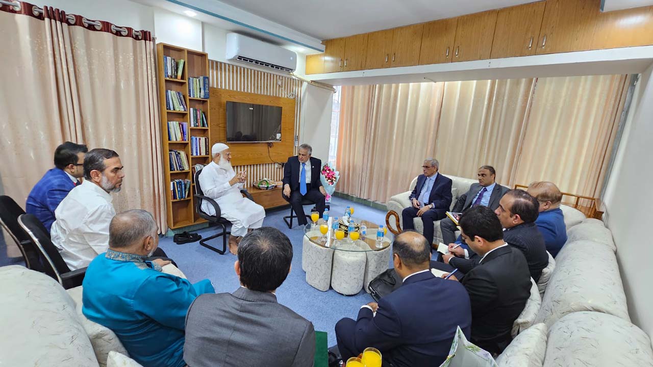 জামায়াত আমিরকে দেখতে বাসায় গেলেন পাকিস্তানের পররাষ্ট্রমন্ত্রী