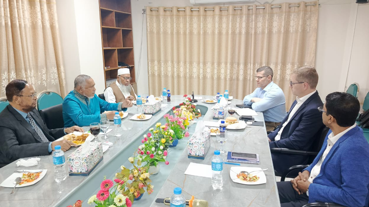 জামায়াত নেতাদের সঙ্গে যুক্তরাষ্ট্রের আইআরআই প্রতিনিধি দলের সাক্ষাৎ