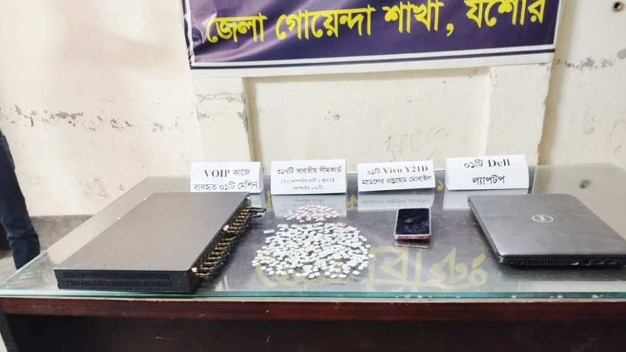 বিপুল সংখ্যক ভারতীয় সিমকার্ডসহ যুবক আটক
