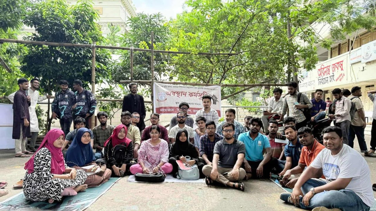 ‘ব্রেক দ্যা সাইলেন্স’ হুঁশিয়ারিতে অনড় জবির ছাত্র নেতারা