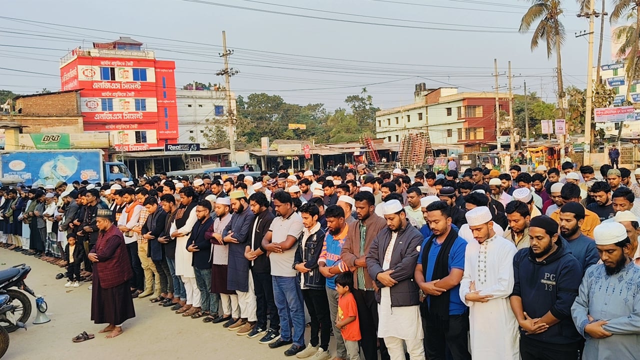 লক্ষ্মীপুরে ওসমান হাদির গায়েবানা জানাজা ও দোয়া অনুষ্ঠিত