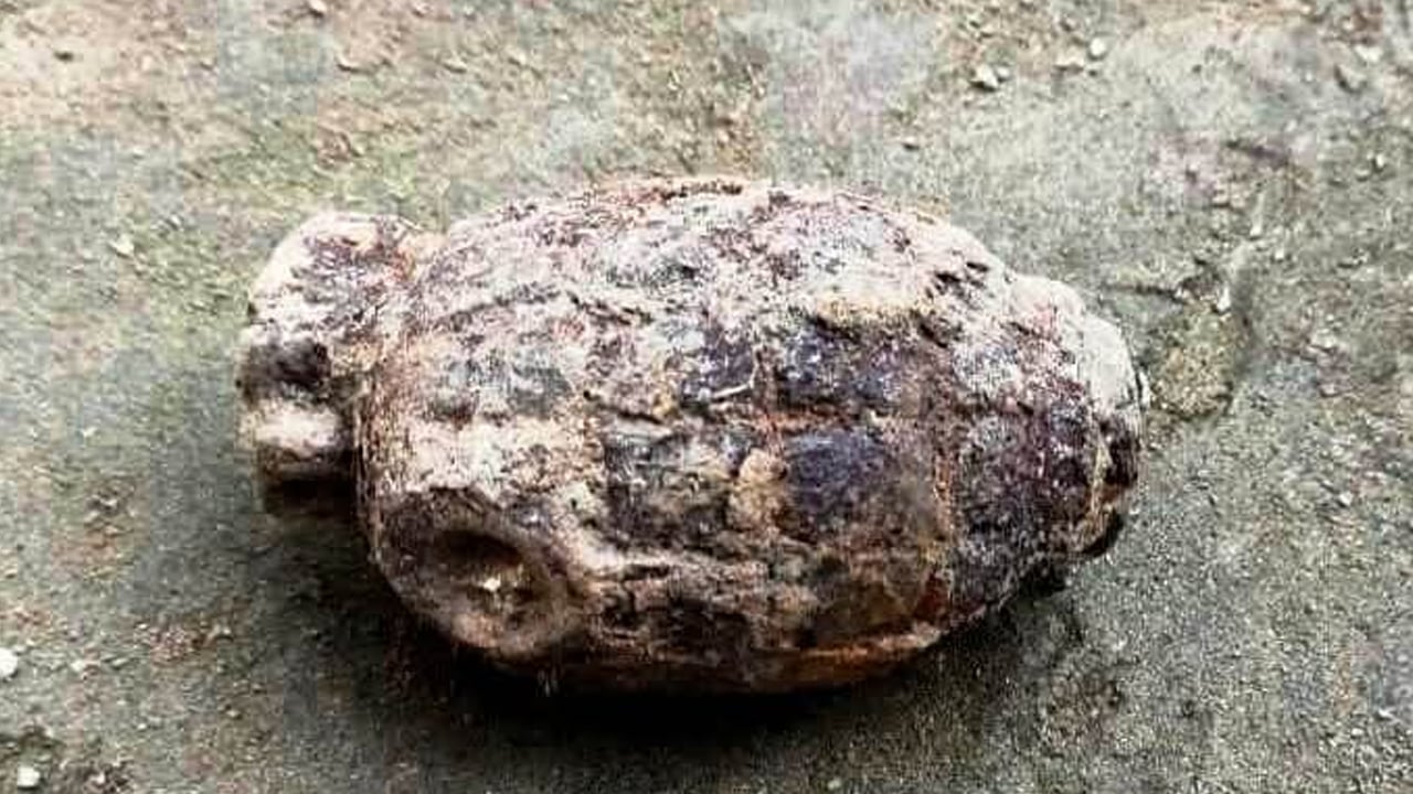 ড্রেন খুঁড়তে গিয়ে মাটির নিচ থেকে পরিত্যক্ত গ্রেনেড উদ্ধার