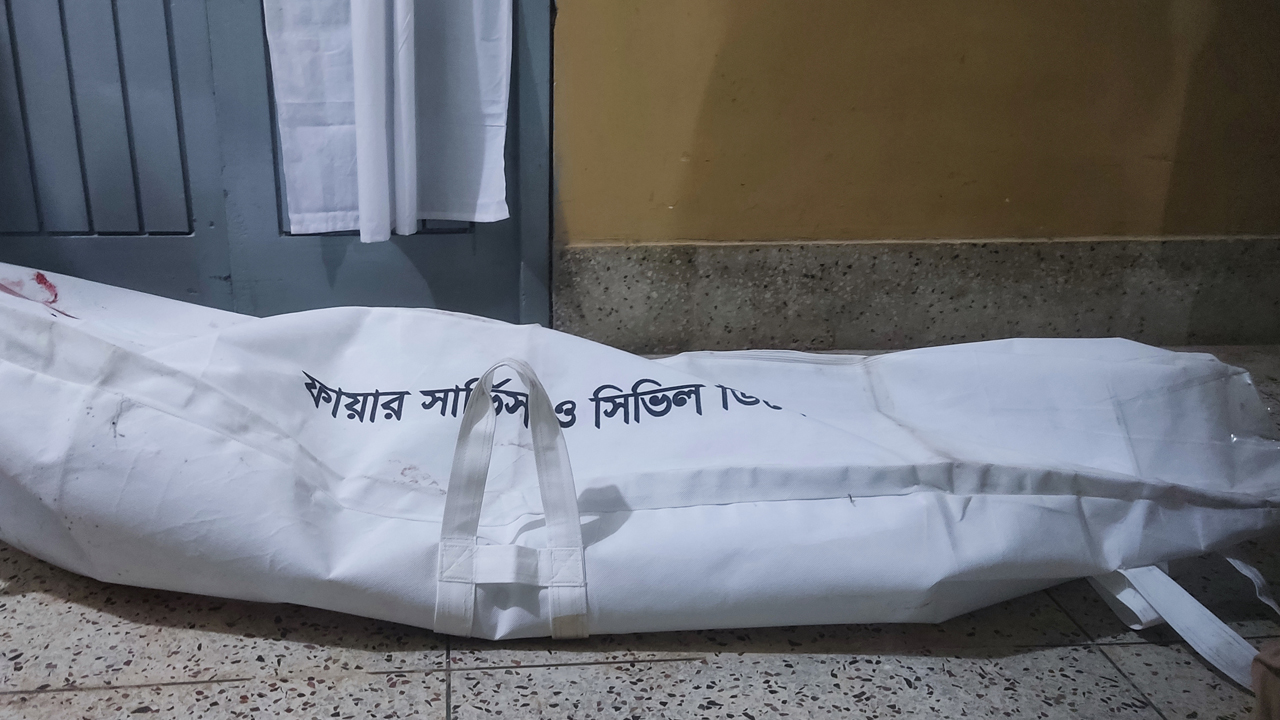 লোহাগাড়ায় বাস-ট্রাক মুখোমুখি সংঘর্ষ, নিহত ১
