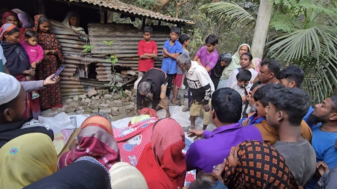 নওগাঁয় বাসচাপায় দুই মোটরসাইকেল আরোহী নিহত