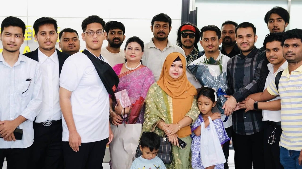 টোকিও পৌঁছেছে এনসিপির প্রতিনিধি দল