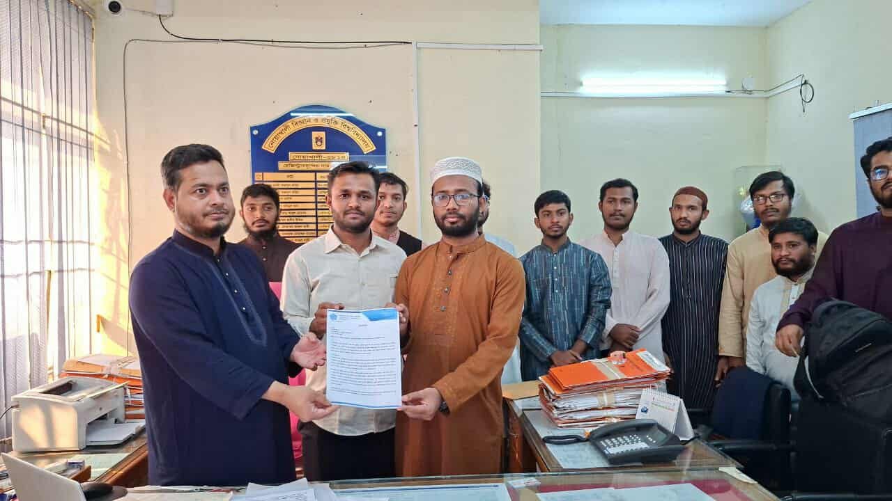 ১৩ দফা দাবিতে নোবিপ্রবি শিবিরের স্মারকলিপি প্রদান