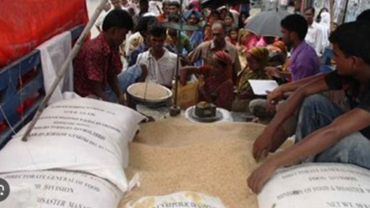খুলনায় ওএমএস নিয়ে চলছে তুঘলকি কারবার