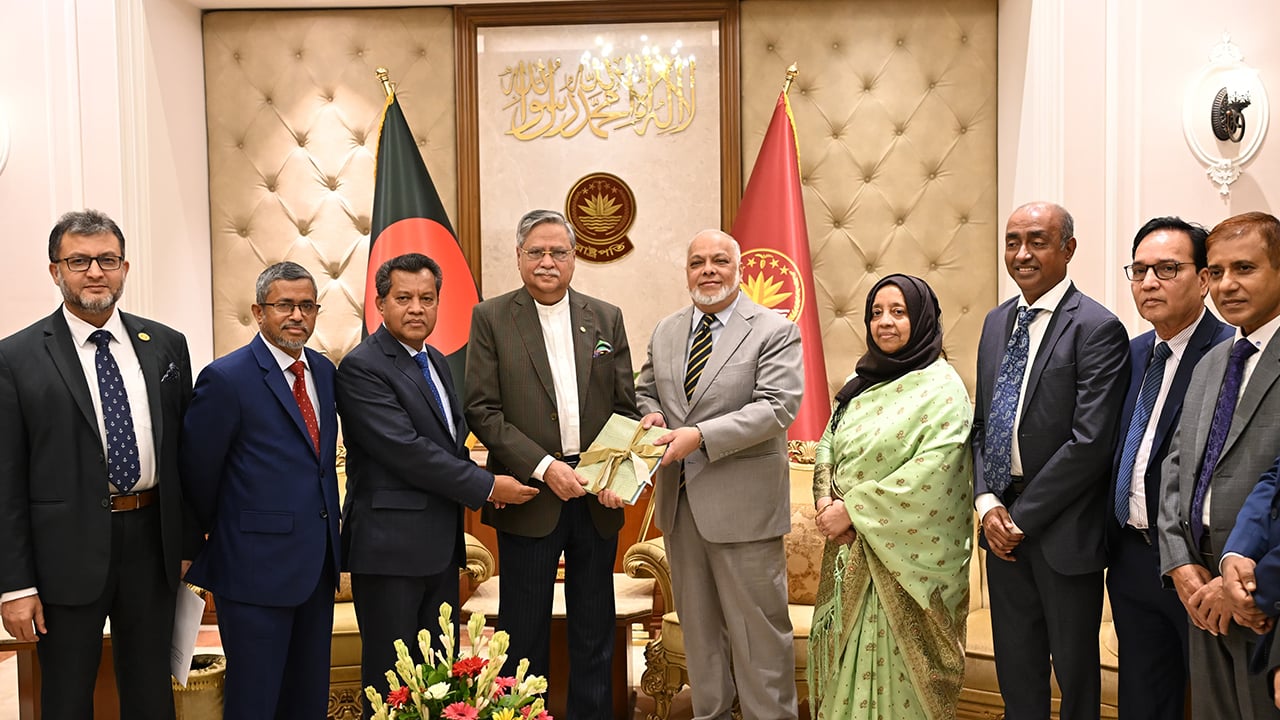 রাষ্ট্রপতির কাছে জুডিশিয়াল সার্ভিস কমিশনের রিপোর্ট পেশ