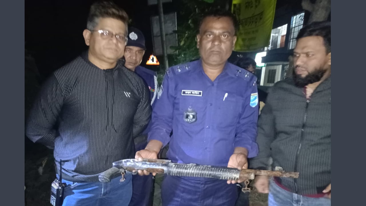 আড়াইহাজারে থানা থেকে লুট হওয়া অস্ত্র উদ্ধার