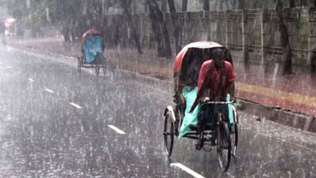 ভ্যাপসা গরমের পর স্বস্তির বৃষ্টি, সারাদেশে আরো বৃষ্টির পূর্বাভাস