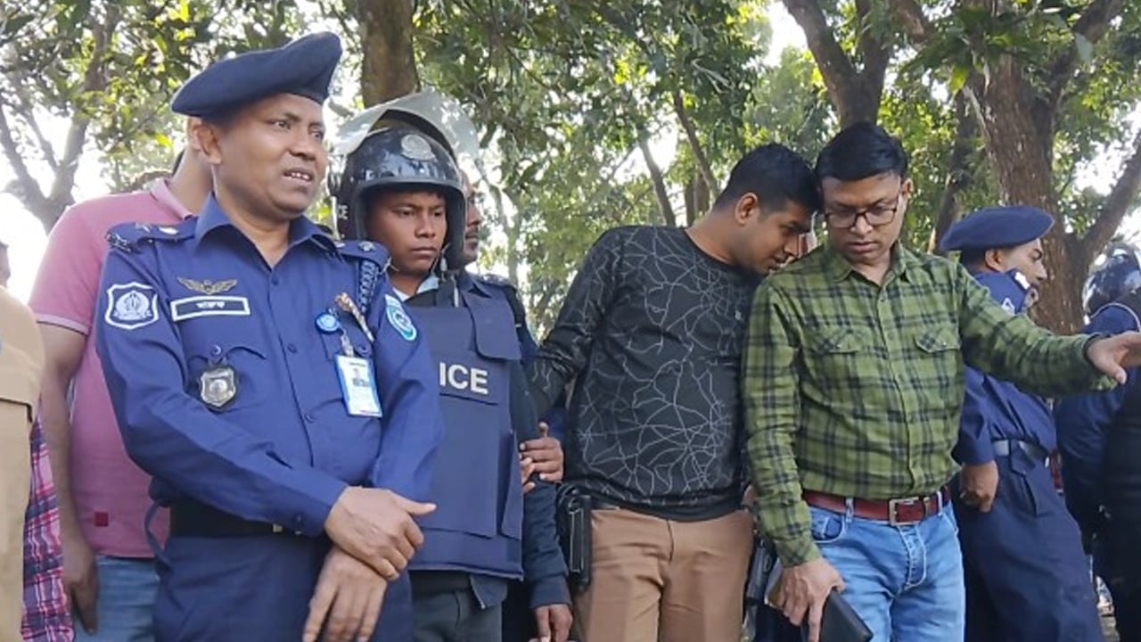 মুক্তিযোদ্ধা দম্পতি খুনে টাইলস মিস্ত্রি গ্রেপ্তার