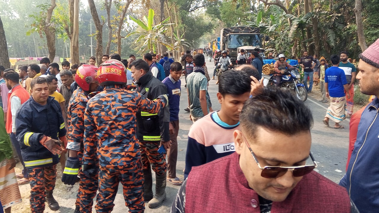 কাউনিয়ায় ট্রাকের সঙ্গে সংঘর্ষে মোটরসাইকেল আরোহীর মৃত্যু