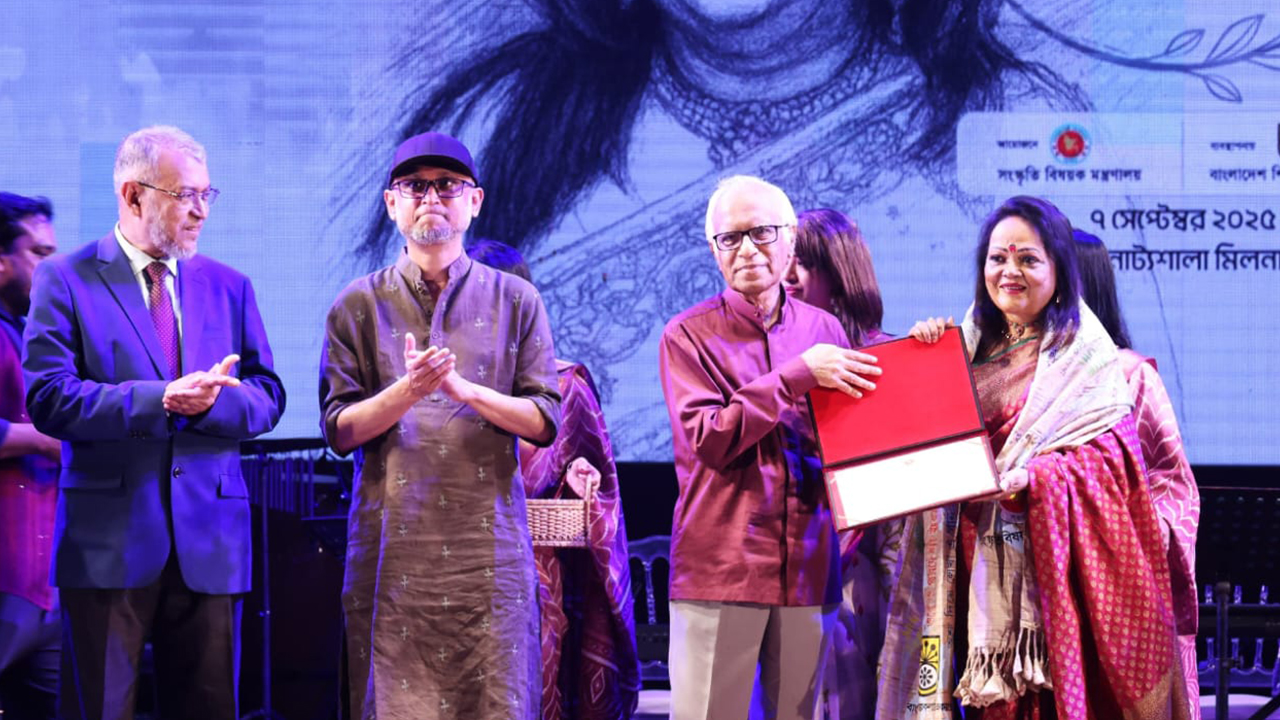 শিল্পকলায় সাবিনা ইয়াসমিনকে সম্মাননা প্রদান