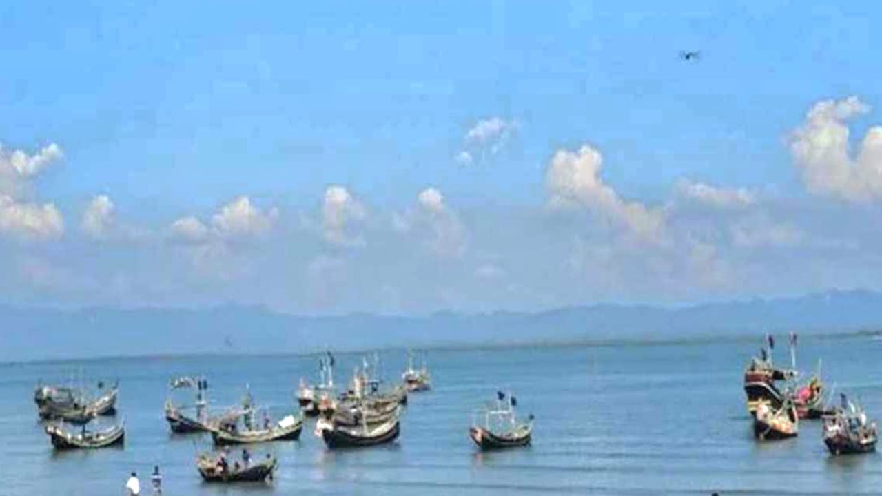 ট্রলারসহ ১২ বাংলাদেশি জেলেকে ধরে নিয়ে গেছে আরাকান আর্মি