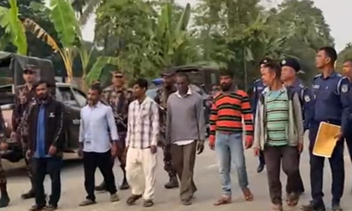 নাকুগাঁও ইমিগ্রেশন দিয়ে দেশে ফিরলো ৬ বাংলাদেশি মৎস্যজীবী