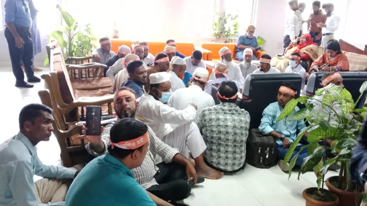 এমপিওভুক্তির দাবিতে শিক্ষা উপদেষ্টার দপ্তরের সামনে অনশন