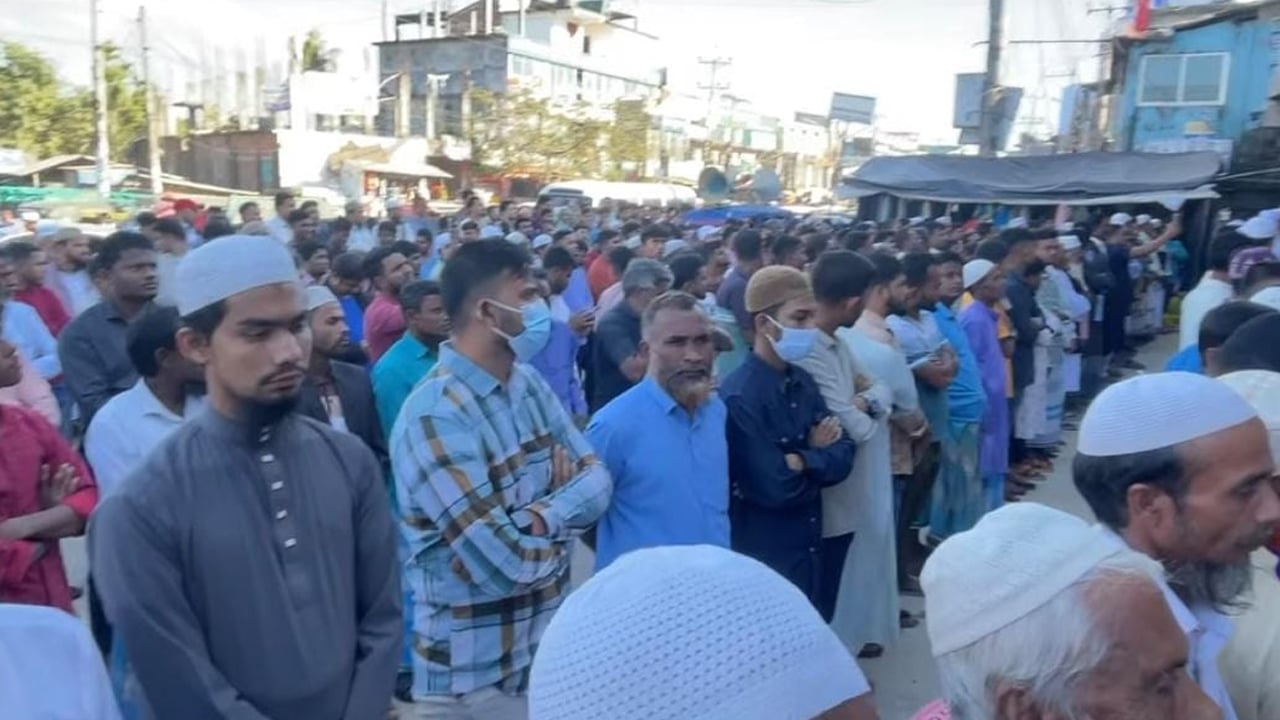 উখিয়ায় ওসমান হাদির গায়েবানা জানাজা অনুষ্ঠিত