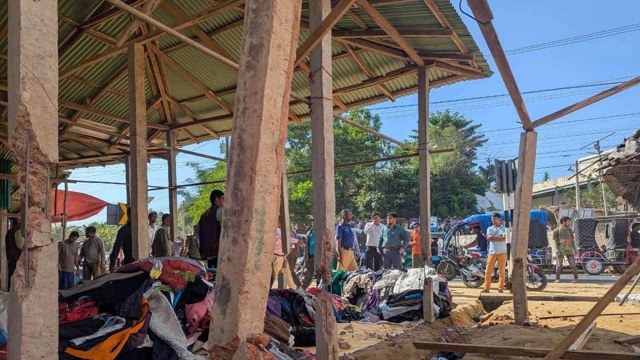 উখিয়ায় অবৈধভাবে গড়ে উঠা ২৫০ স্থাপনা দখলমুক্ত