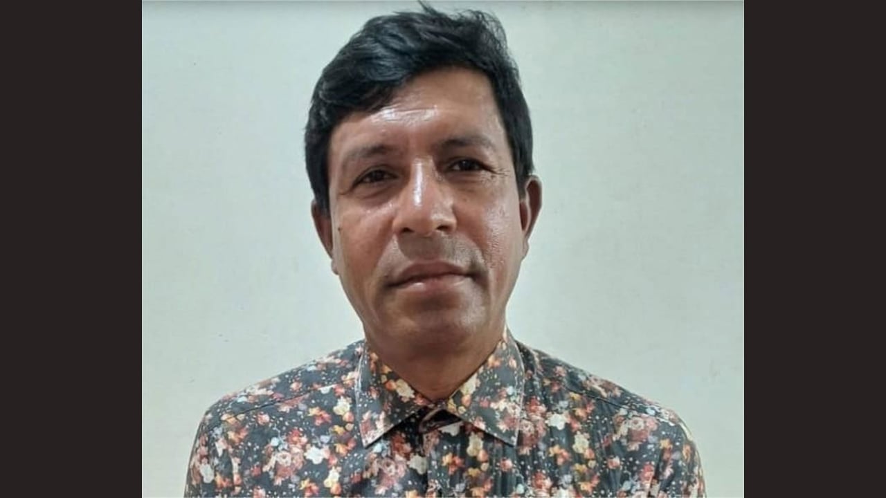 ‘বঙ্গবন্ধু’ শিক্ষক পরিষদ নেতাকে পুলিশে দিলেন শিক্ষার্থীরা