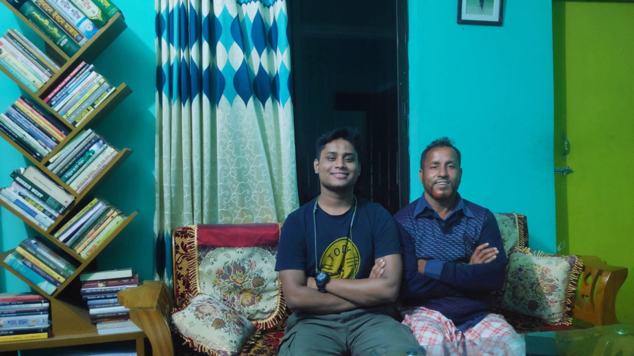 বাবার সঙ্গে ছবি দিয়ে হাসনাতের আবেগঘন পোস্ট