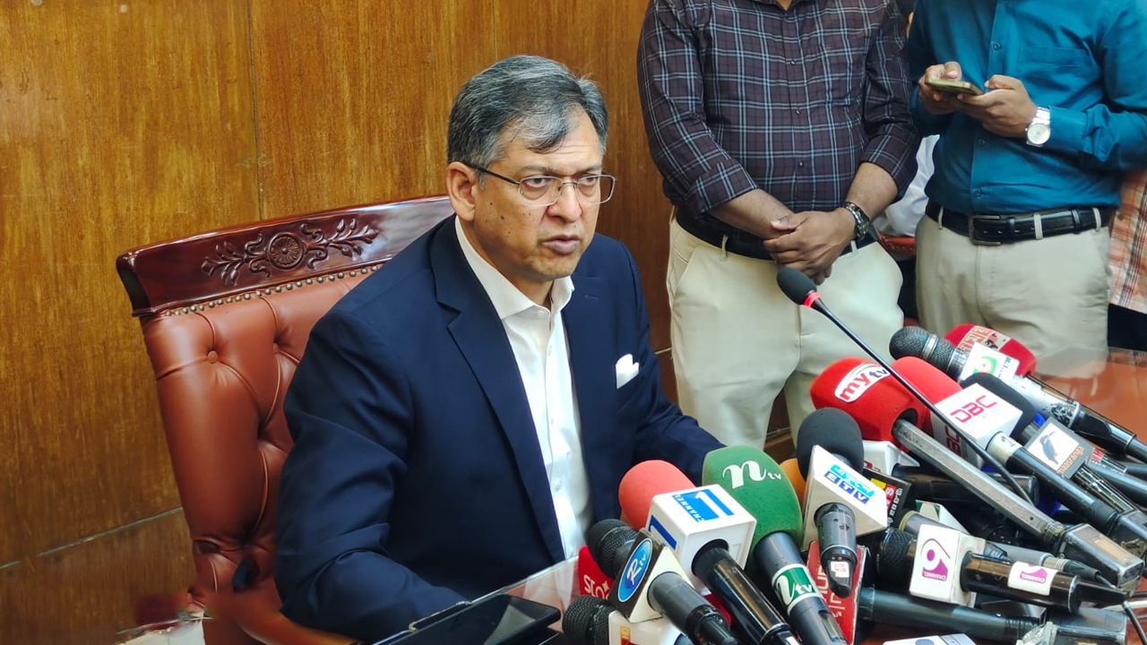 একটা মহল ঘোলা পানিতে মাছ শিকারের পরিকল্পনা করেছে