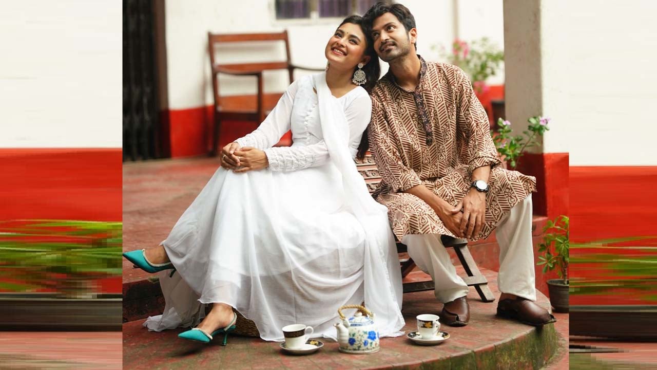 ফুটবল-মৌসুমে দর্শক টানছে ‘ভালোবাসার গল্প’