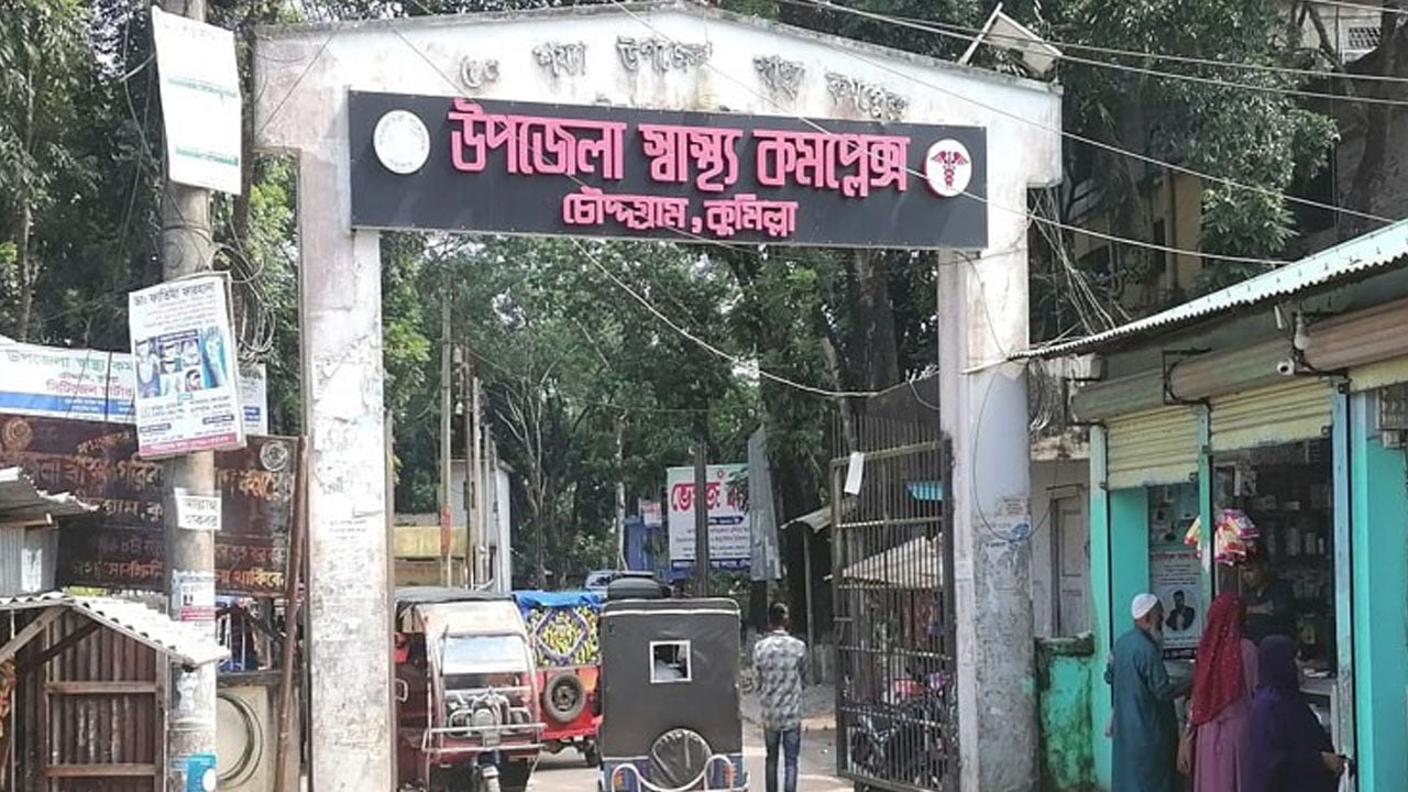 চাকা দেখার সময় সড়ক দুর্ঘটনায় কাভার্ড ভ্যানের হেলপার নিহত
