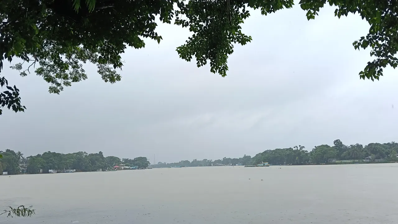 তিন নদীর পানি বিপদসীমার ওপরে