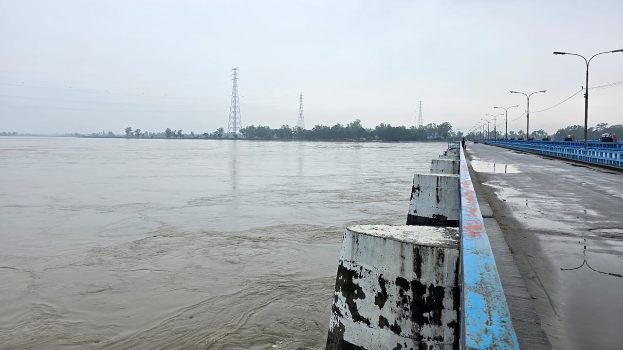 উত্তর-পূর্বাঞ্চলের বন্যা পরিস্থিতি অবনতি হচ্ছে, পানি বিপৎসীমার ওপরে