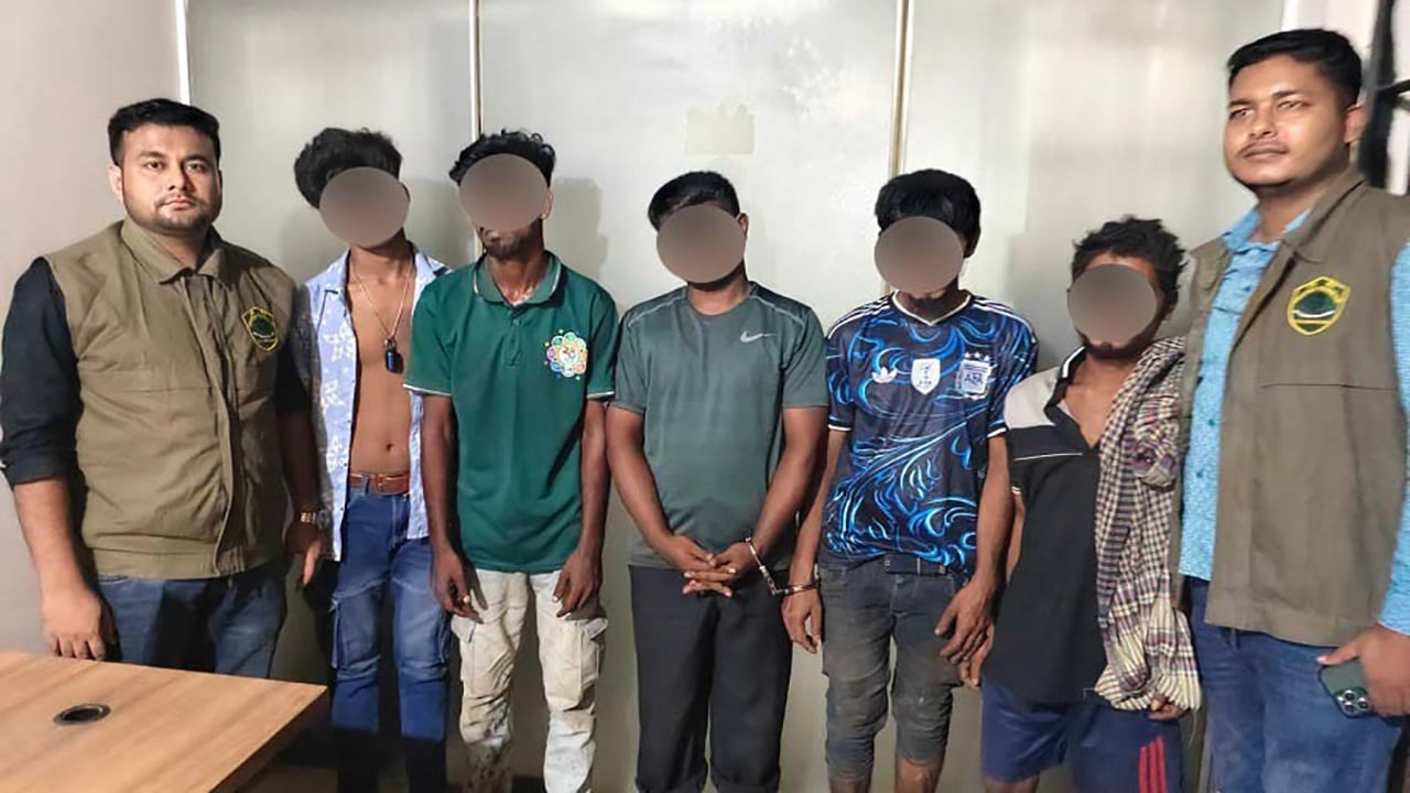 ছিনতাইয়ের প্রস্তুতিকালে ৫ জন গ্রেপ্তার