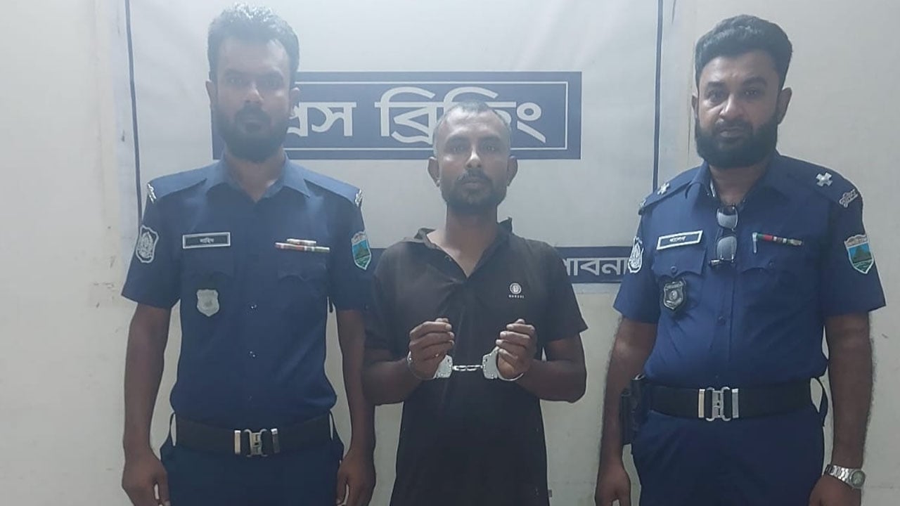 ঈশ্বরদীতে সন্ত্রাসবিরোধী মামলায় নিষিদ্ধ যুবলীগ নেতা গ্রেপ্তার