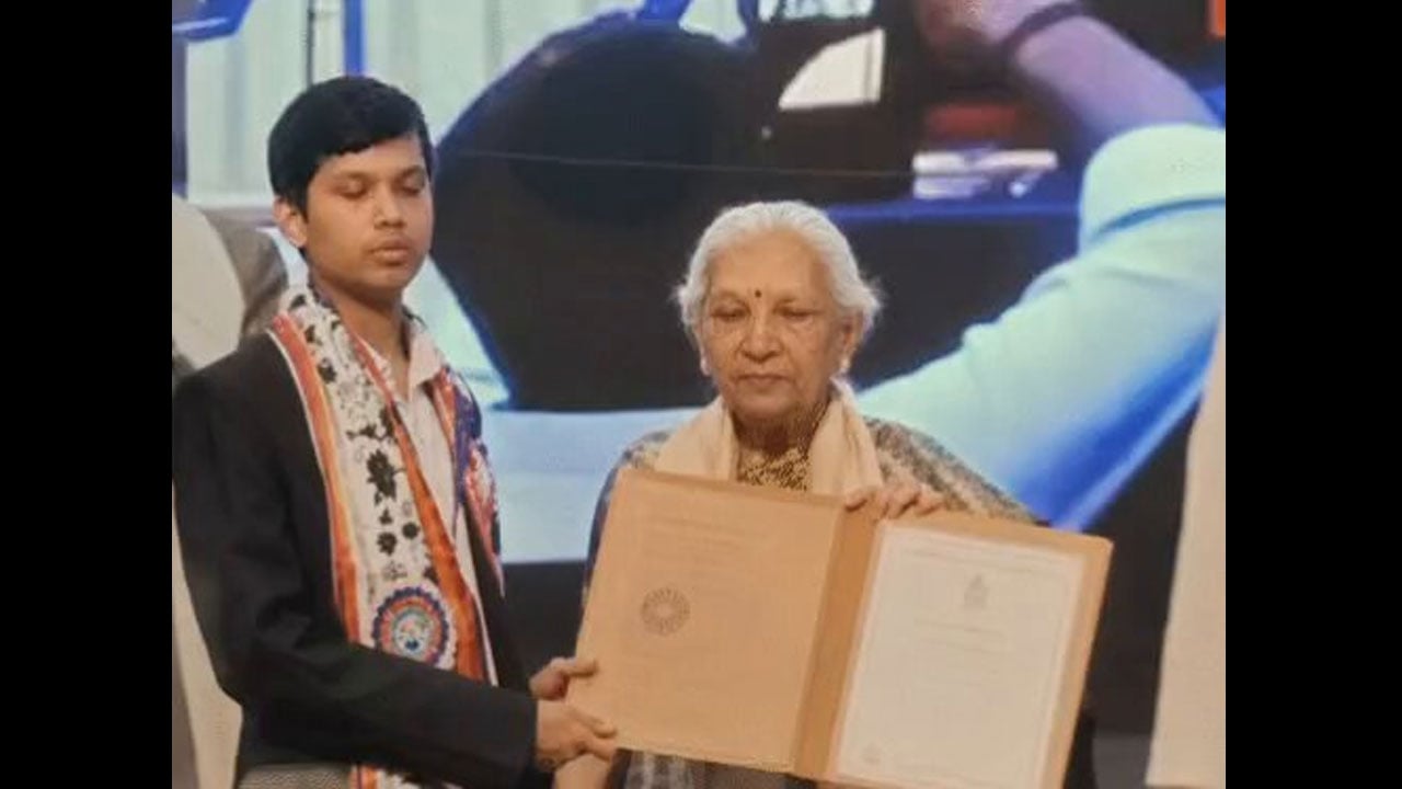স্বর্ণপদকজয়ী শিক্ষার্থী ৫০ বার সরকারি চাকরির পরীক্ষা দিয়ে ব্যর্থ, অতঃপর…