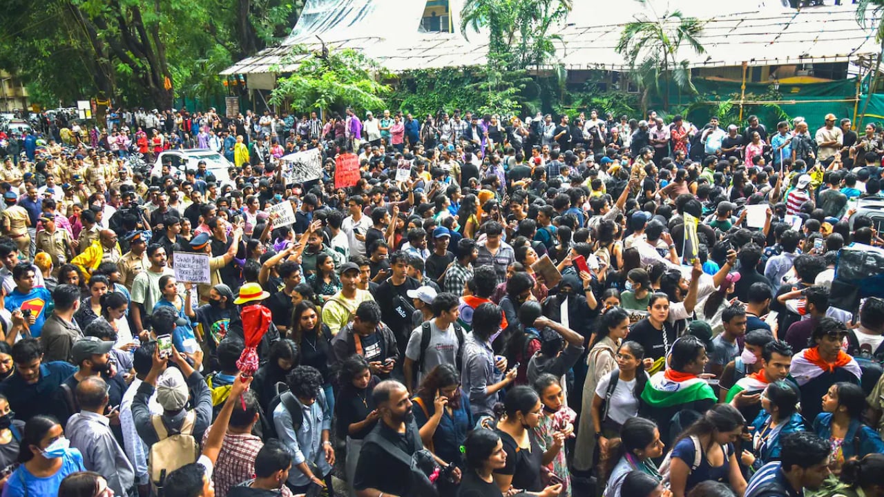 ভারতে বিক্ষোভ দমনে বাড়ি বাড়ি গিয়ে পুলিশের তল্লাশি
