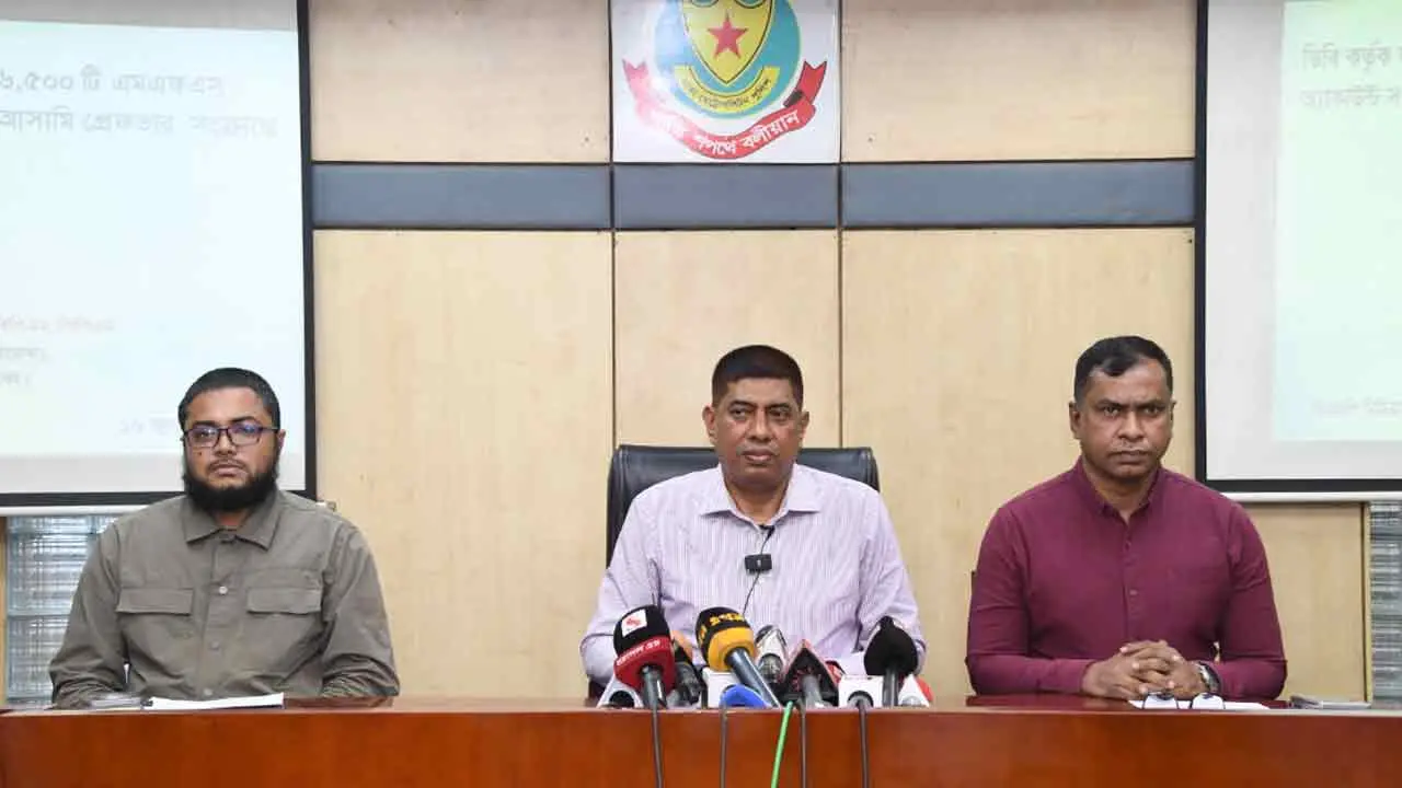 জুলাইয়ের ৫৯ মামলা সতর্কতার সঙ্গে তদন্ত চলছে: ডিবিপ্রধান