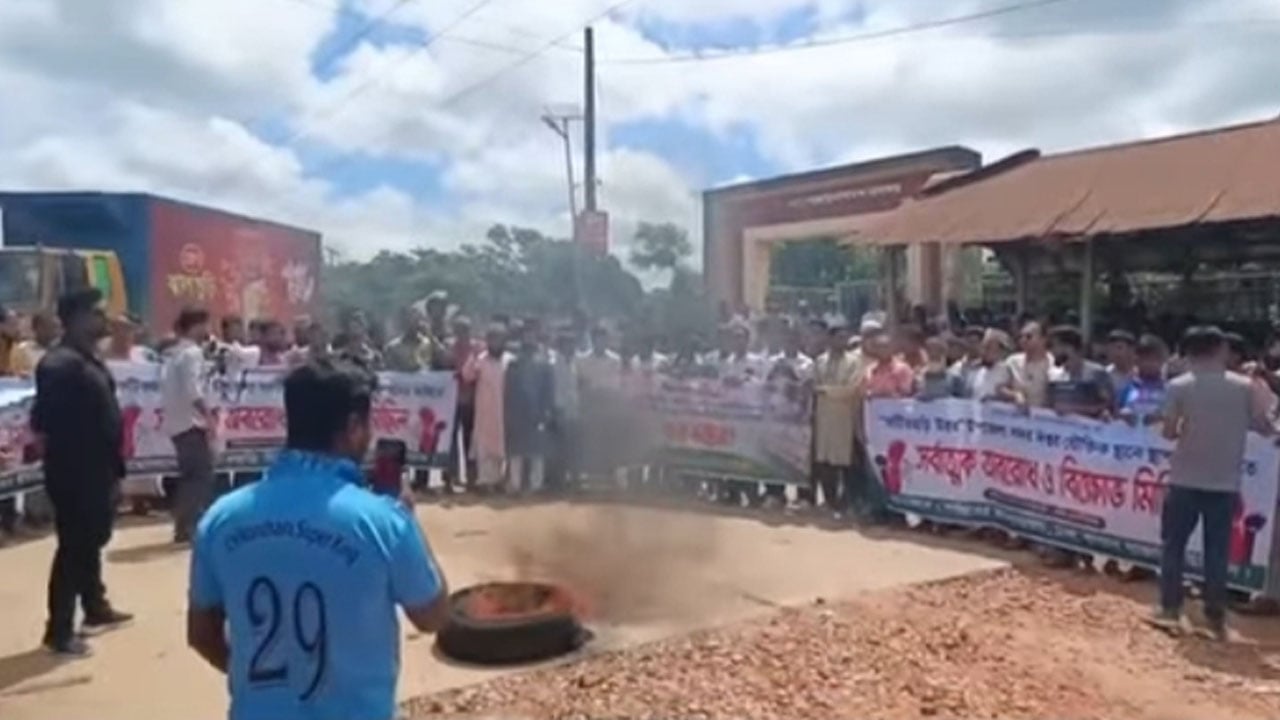 ফটিকছড়িতে চলছে সকাল-সন্ধ্যা হরতাল
