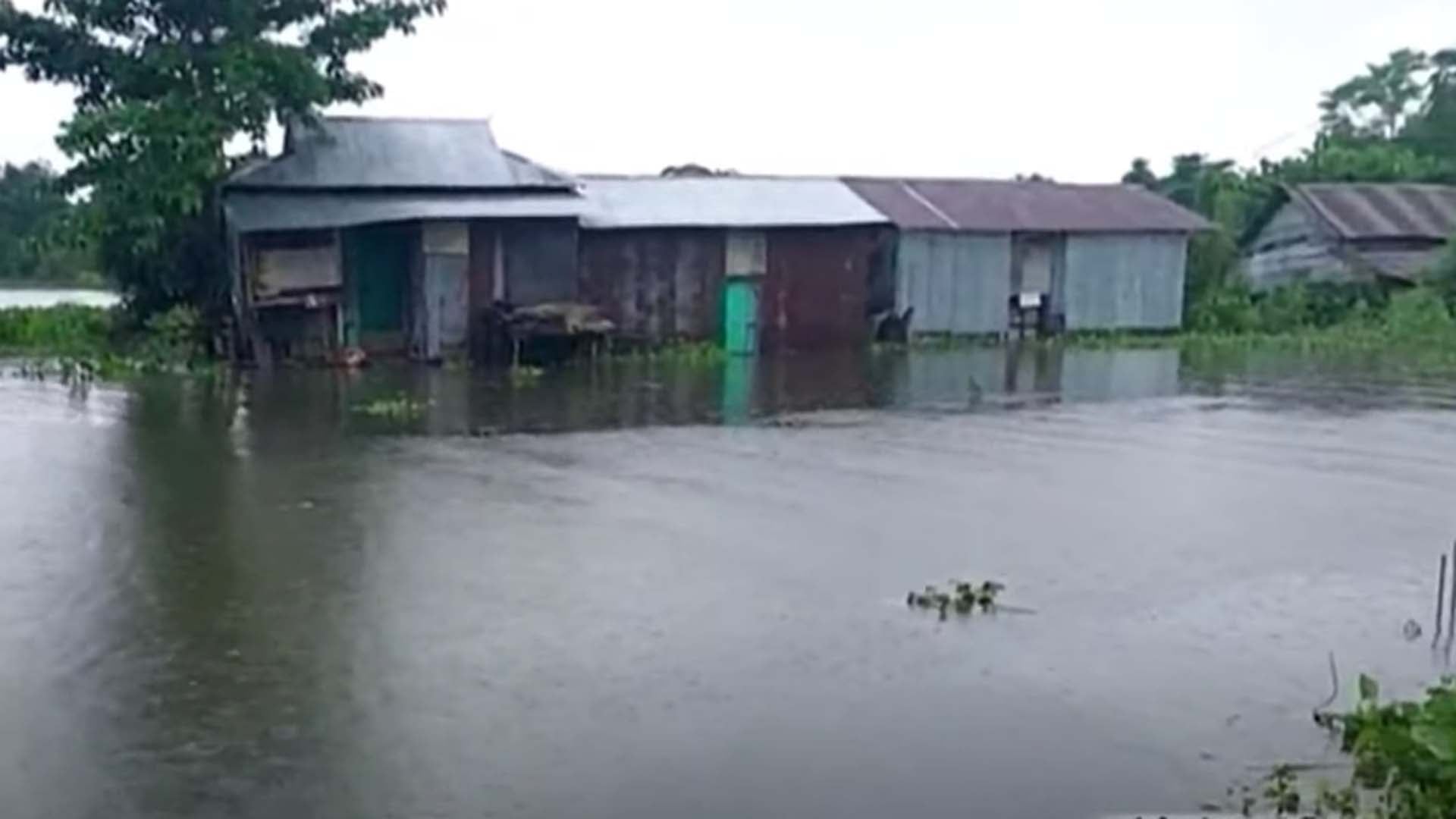 বৃষ্টি ও উজানের ঢলে ১৩ জেলায় আকস্মিক বন্যার পূর্বাভাস