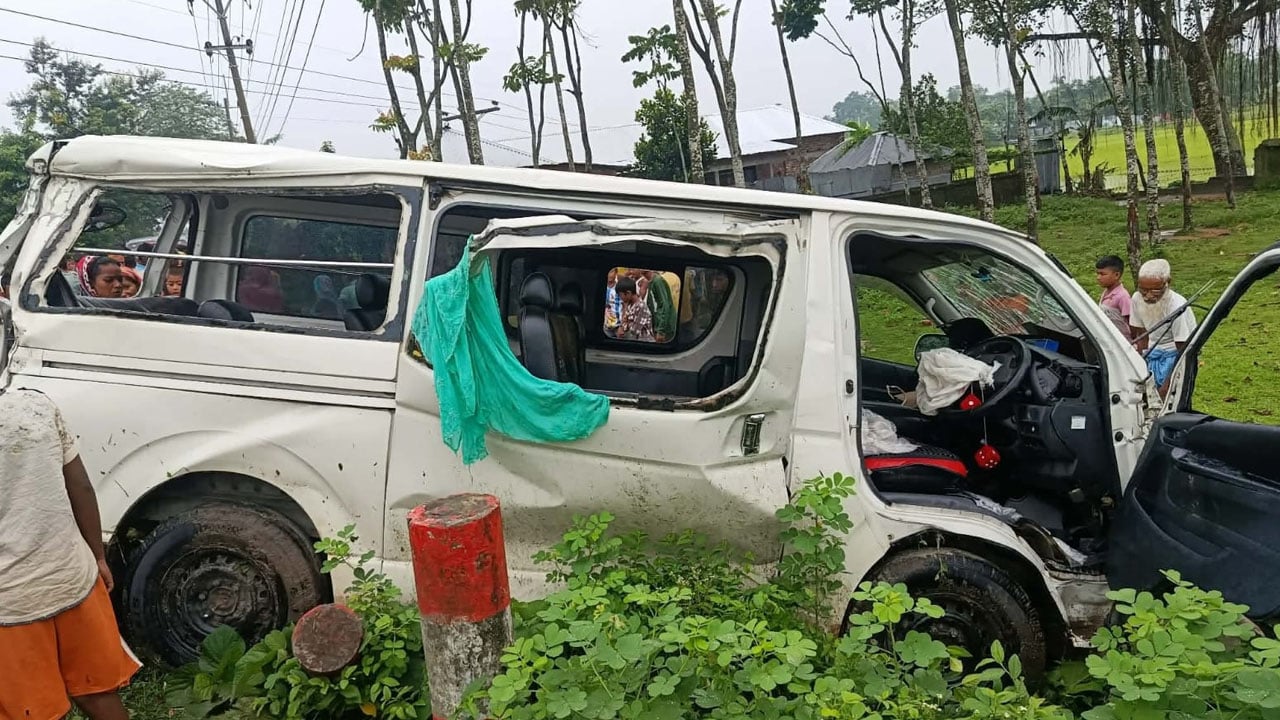 বিয়ে শেষে ফেরার পথে মাইক্রোবাস খাদে, শিশুসহ নিহত ২