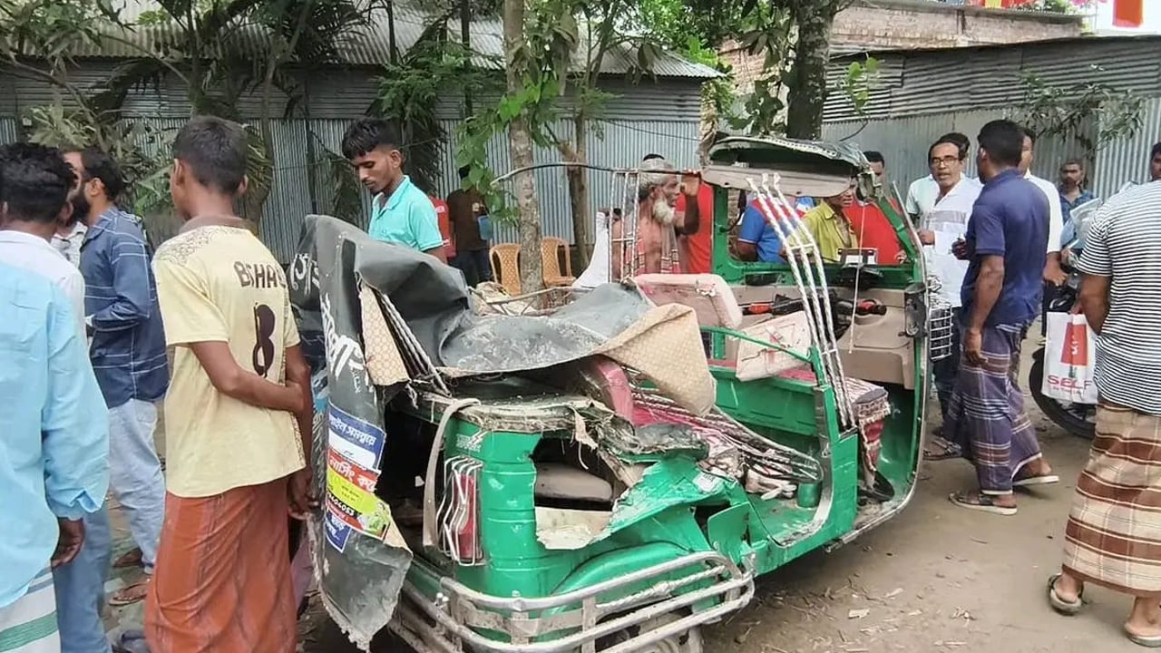অটোরিকশা-ভটভটি মুখোমুখি সংঘর্ষে দুই নারী নিহত, আহত ৩