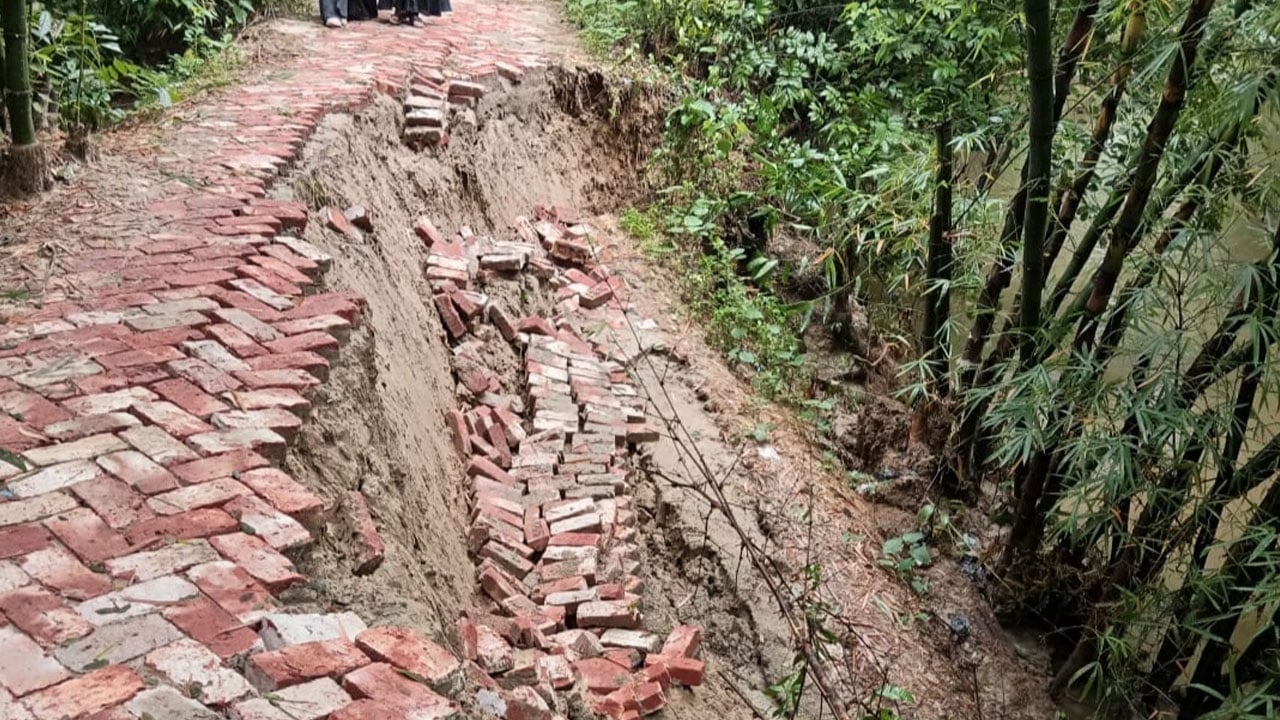 লোহাগাড়ায় বন্যায় ক্ষতিগ্রস্ত ২৩ হাজার ৭৫০ পরিবার