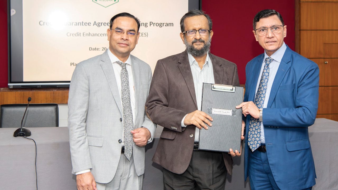 মার্কেন্টাইল ব্যাংকের সঙ্গে পিকেএসএফের চুক্তি স্বাক্ষর