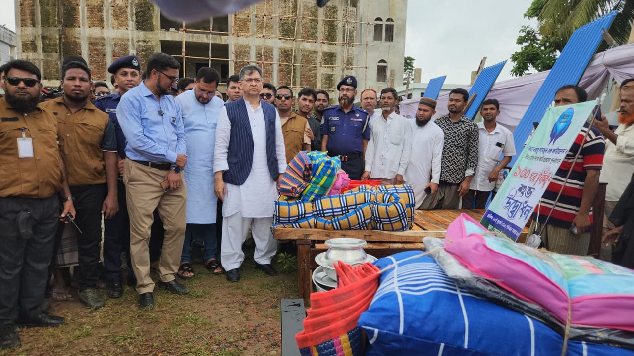 বেড়িবাঁধ নির্মাণসহ দীর্ঘমেয়াদি পরিকল্পনা নিয়েছে সরকার: স্বরাষ্ট্রমন্ত্রী