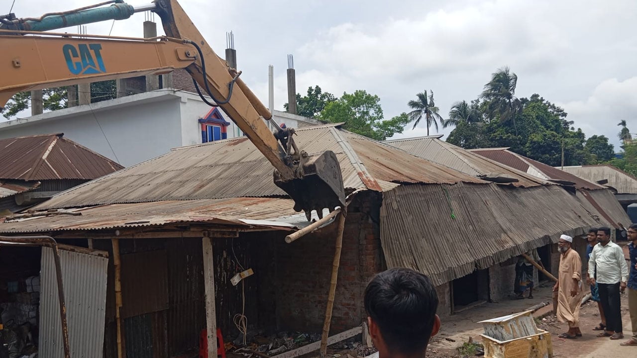মধুখালীতে ৪০ বছর পর দখলমুক্ত হলো সরকারি খাল