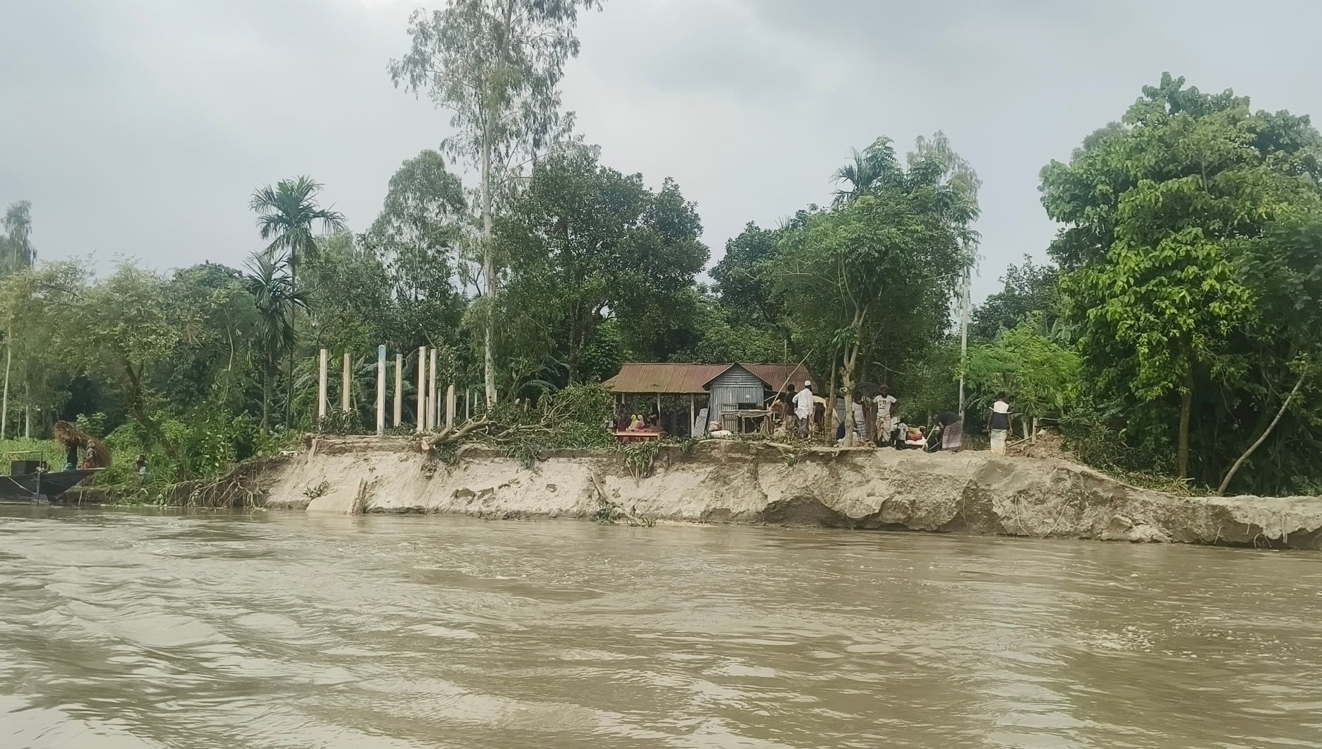 কুড়িগ্রামের ৪০ পয়েন্টে ব্রহ্মপুত্রের ভাঙন, বরাদ্দ নেই জিও ব্যাগ