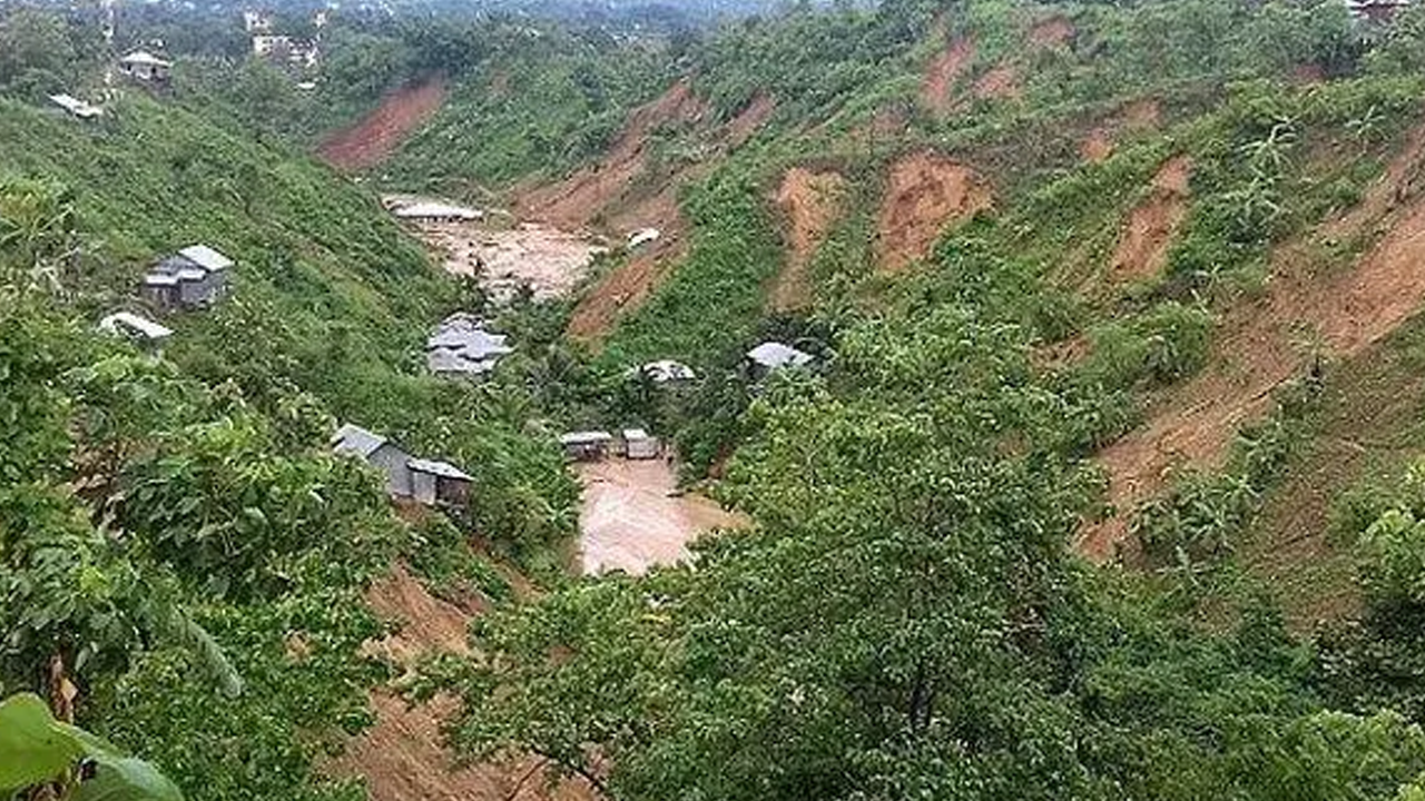 চট্টগ্রামে বর্ষা মানেই পাহাড়ধসের আতঙ্ক, প্রাণহানি বেড়ে ৫৪