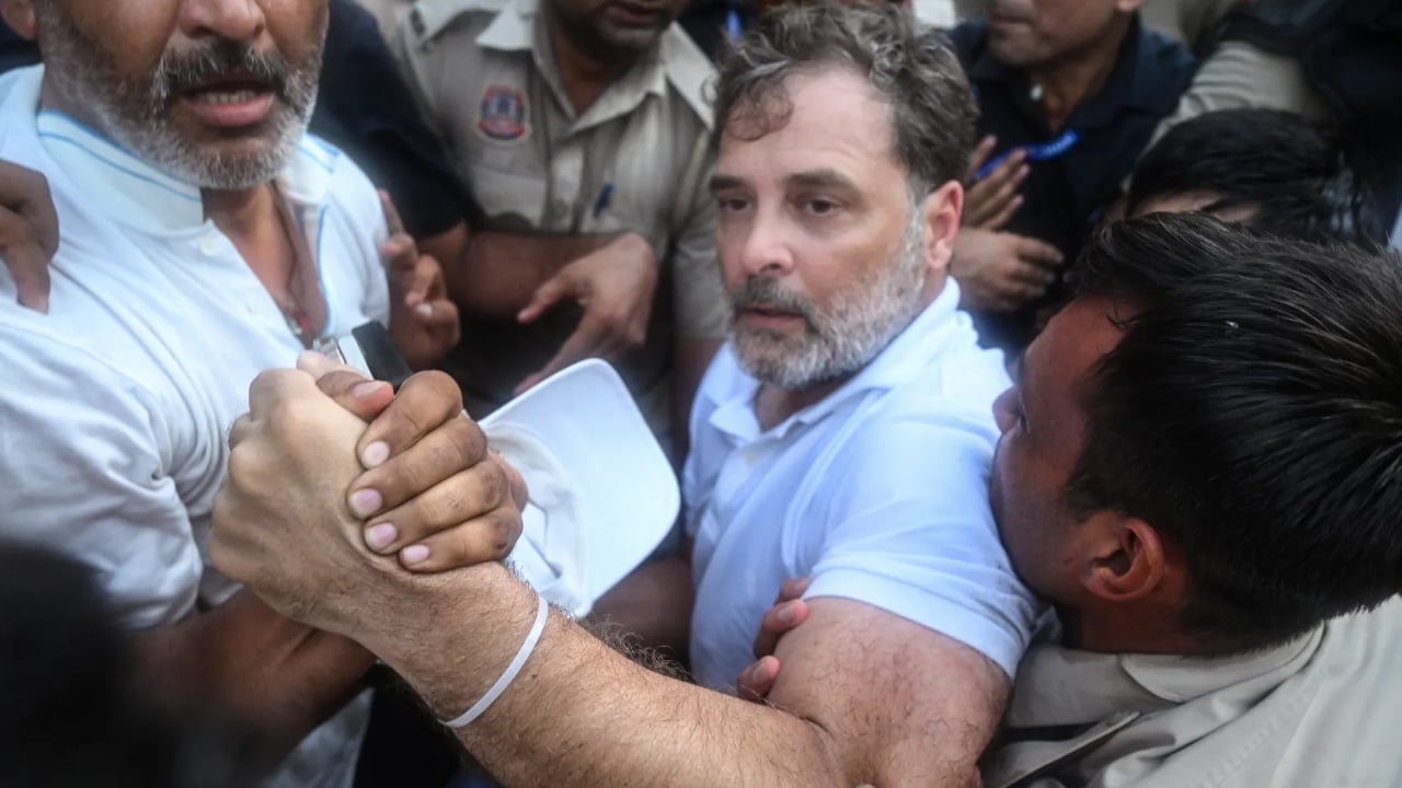 স্বরাষ্ট্র ও শিক্ষামন্ত্রীর পদত্যাগসহ ৫ দাবি রাহুলের