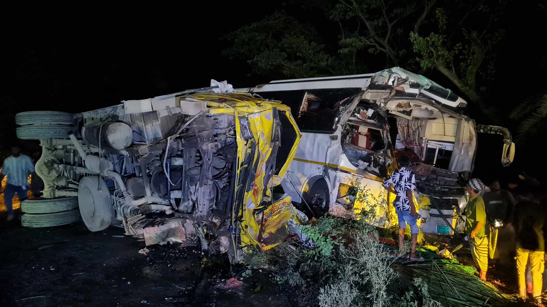 গুরুদাসপুরে সড়ক দুর্ঘটনায় নিহত ১, আহত রাশিয়ার ৮ নাগরিক