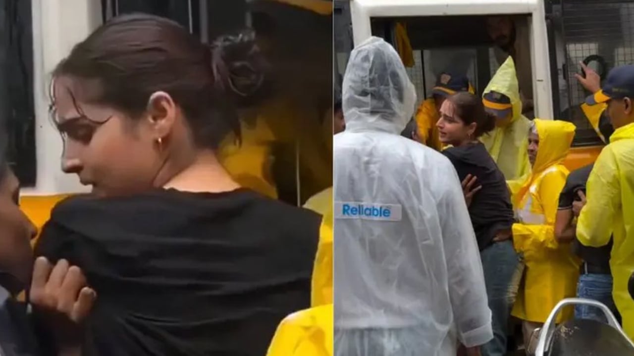 ভারতে বিক্ষোভে অংশ নিয়ে আটক অভিনেত্রী আয়েশা খান