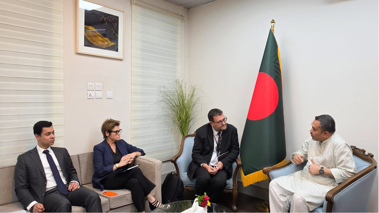 মাহ্দী আমিনের সঙ্গে বিশ্বব্যাংকের ডিভিশন ডিরেক্টরের সাক্ষাৎ

